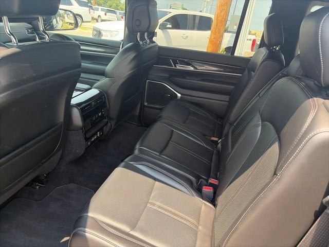 2023 Jeep Wagoneer BASE