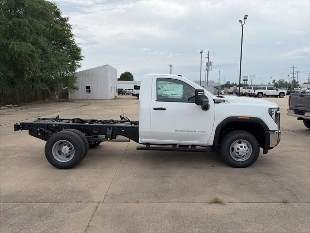 2026 GMC Sierra 3500 HD Chassis Cab Pro