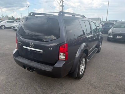 2012 Nissan Pathfinder LE